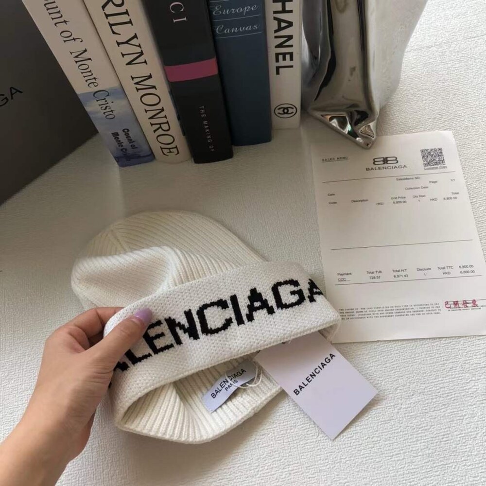 Balenciaga Logo Cuff Knit Beanie in White - Picture 3 of 3